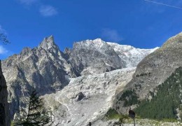Embedded thumbnail for 13,09,26 - Val Veny, Valle d&amp;#039;Aosta: Suggestioni ai piedi del Monte Bianco....